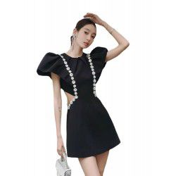 A niche dress can usually be worn as a light luxury fairy style puffy skirt, black dress