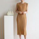 Pleated mid length dress exudes a slimming and slimming look, with a lace up skirt