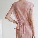 Pleated mid length dress exudes a slimming and slimming look, with a lace up skirt