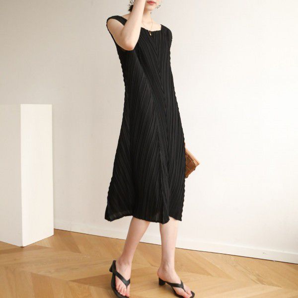 Pleated and minimalist fashion dress