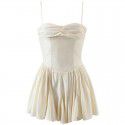 Small group of girls with pure desire for spicy girls wearing sexy pleated short skirt design on the chest pleated strapless dress